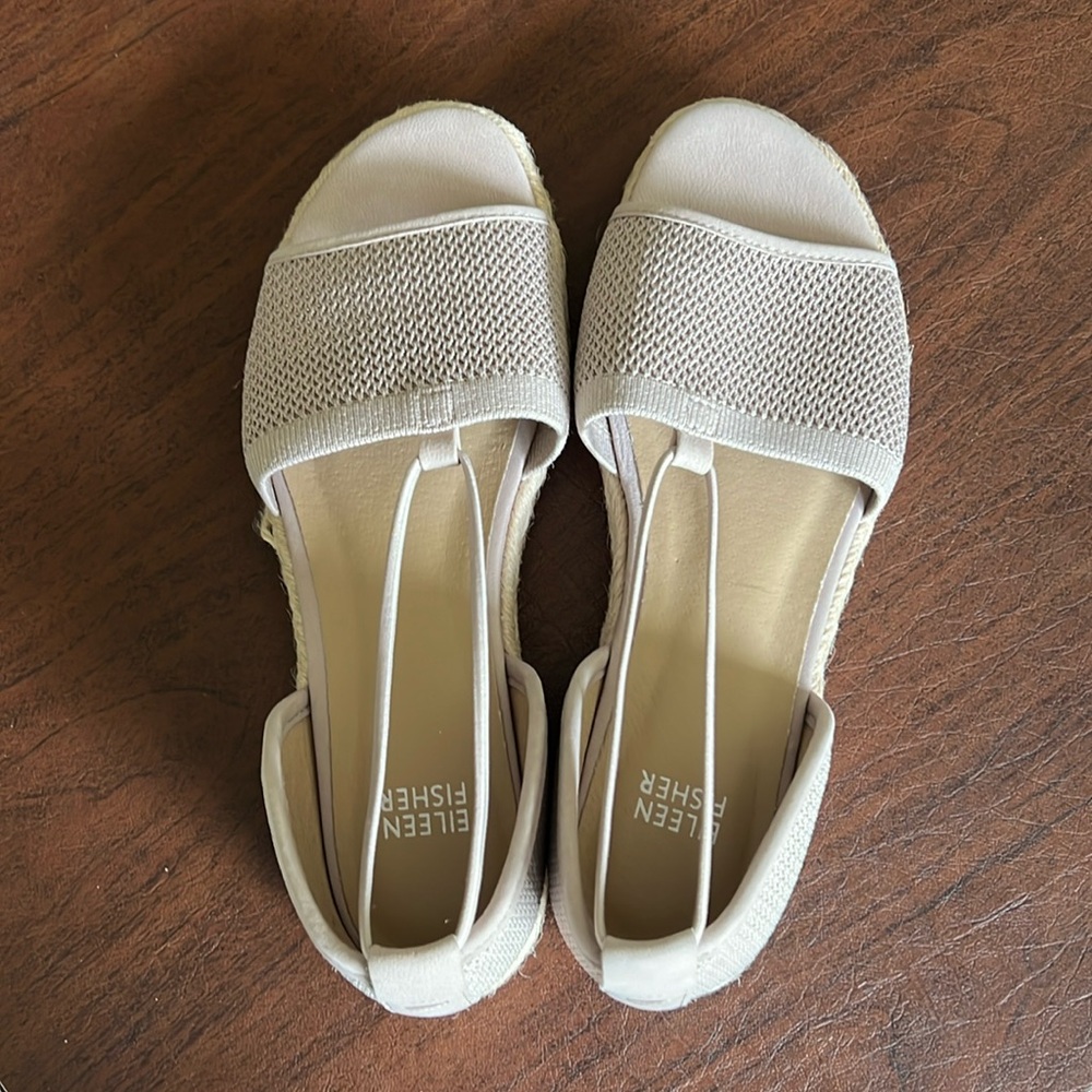 NWOT Eileen Fisher Sandals Size 7.5 Beige
